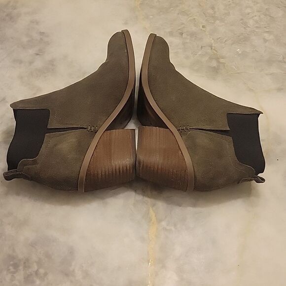 Guess Galeno Block Heel Suede Pull On Ankle Chelsea Boots Booties Khaki 6.5 - Picture 2 of 11